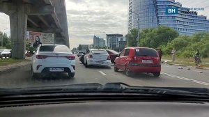 Машина перевернулась на Северном мосту в Воронеже