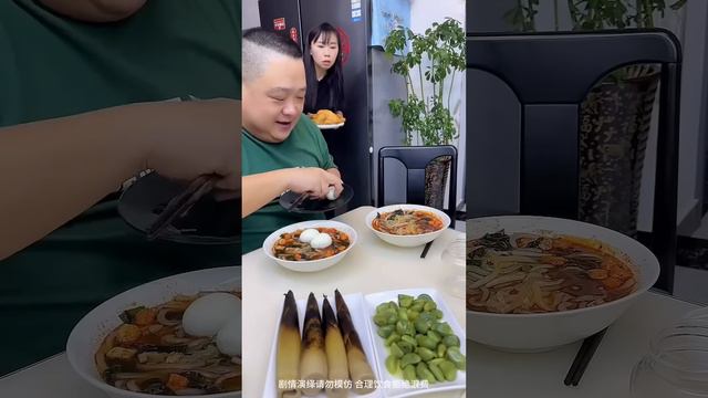 本來想給老公吃個雞腿，誰知道他太蠢了非要吃有雞蛋的面，最後也沒吃上雞腿【胖嫂美食】