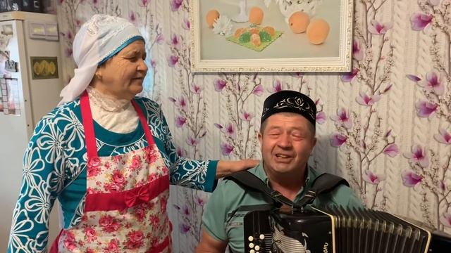 Тәмле кабартма пешерүче Зөhрә апа белән Рөстәм абыйда кунакта. Балык Бистәсе районы Казаклар авылы смотреть онлайн