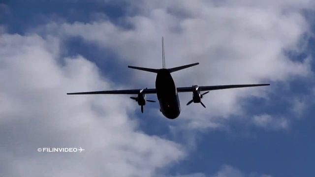 ✈Ан-26 сносит ветром после взлета / Аэродром Кубинка смотреть онлайн