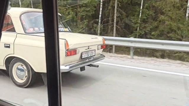 Ранний и поздний Москвич 412 ИЖ покатались в День Космонавтики смотреть онлайн