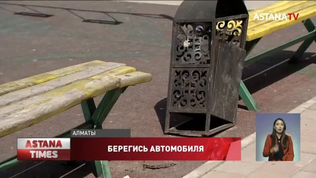 Автомобиль без водителя протаранил детскую площадку в Алматы смотреть онлайн
