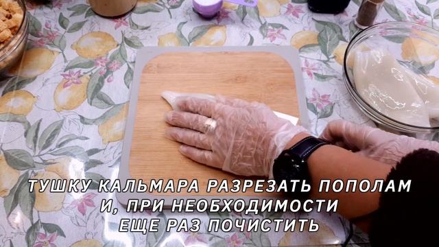 Рецепт салата "Цезарь" с кальмарами. Классический салат Цезарь + кальмары - потрясающий результат!