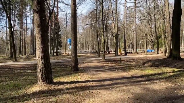 Влог Полина в контактном зоопарке гладит лошадей и играет с домашними животными