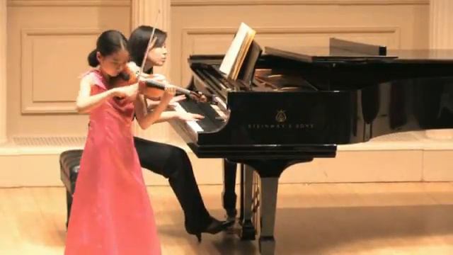 Grace Cho - Violin Concerto in C Major (Kabalevsky) at Carnegie Hall, age 9 смотреть онлайн