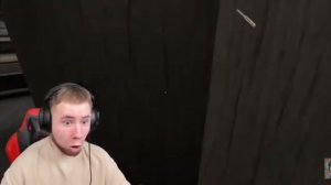 тик так играет и игру гренни 3