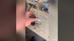 Как достать обломанный ключ с замка зажигания