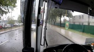 Дождливый грустный день в автобусе