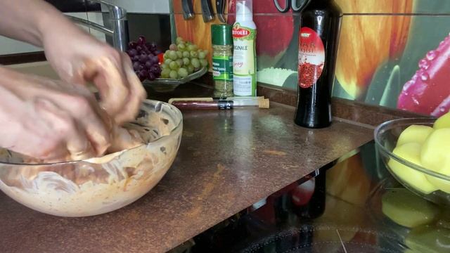 БЫСТРЫЙ УЖИН...ЗАПЕЧЕННАЯ КУРОЧКА С КАРТОШЕЧКОЙ...Советуем посмотреть...