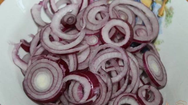 Маринованный красный лук в бальзамическом уксусе с укропом