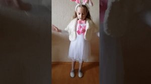 Эмилия Зайка на полянке танцевала