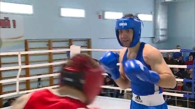 Добро должно быть с кулаками. Тюменские полицейские провели боксёрский турнир смотреть онлайн