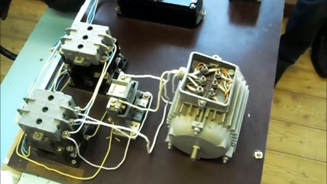 Схема реверса асинхронного двигателя с короткозамкнутым ротором смотреть онлайн