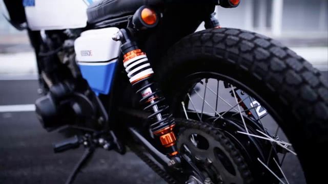 Cooley Suzuki GS550 White Blue Double Disc Brake смотреть онлайн