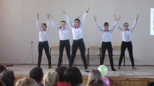 Классный танец школьников