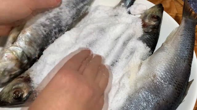 Как вкусно и быстро посолить селедку. Малосольная селедка в домашних условиях.