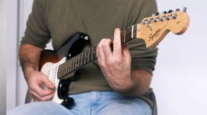 Squier Affinity Stratocaster [REVIEW] - The BEST Beginner Electric Guitar?