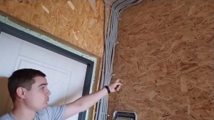 Моя ошибка при вводе кабелей в электрощит. Хотел открытую проводку, пришлось частично схитрить