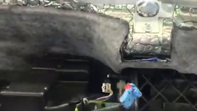 Не лишним посчитали обесшумить и моторный щит со стороны салона в Лада Гранта смотреть онлайн