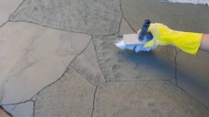 Садовая дорожка на склоне. Ступеньки в саду под камень