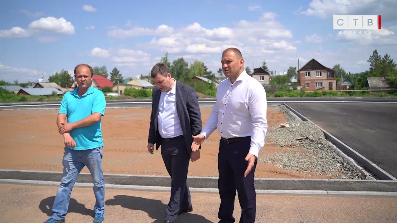 На стадионе «Локомотив» производится укладка искусственного покрытия футбольного поля