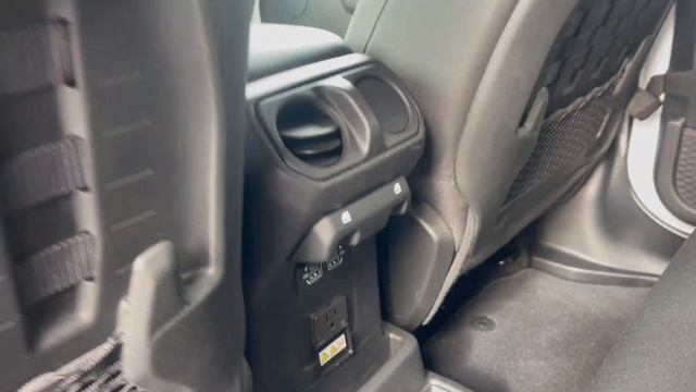 2022 Jeep Wrangler Unlimited Rubicon Hybrid | AN ELECTRIC JEEP?! смотреть онлайн