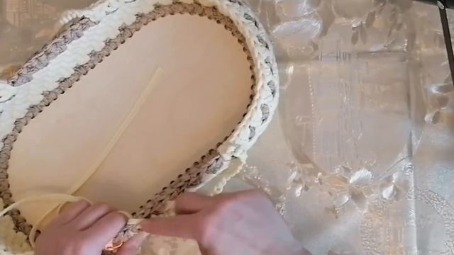 Люлька-переноска для кукол до 35 см на деревянном донышке #длядетей, #длякукол, #вязаниекрючком