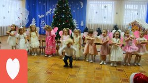 танец =Валенки=  исполняют дети средней группы