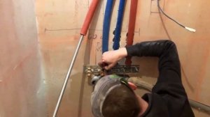 Как опустить стояк канализации. Как сделать водопровод в квартире своими руками