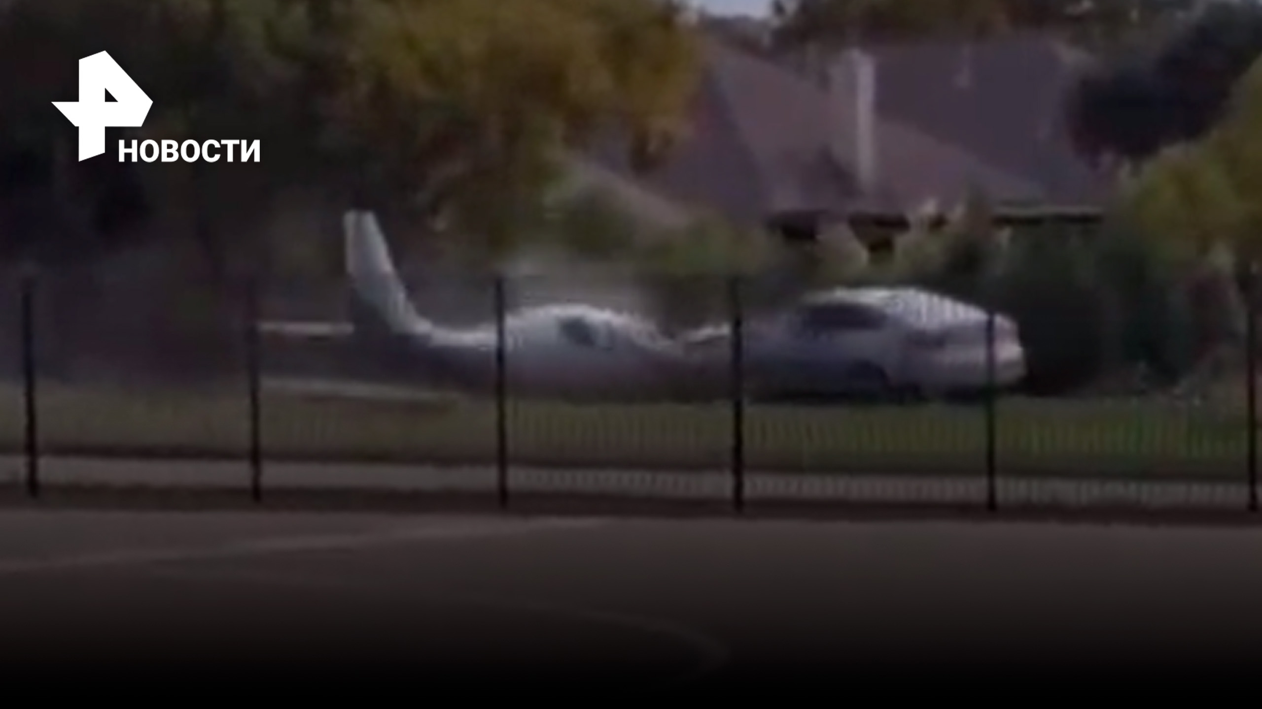 И такое бывает: самолет столкнулся с автомобилем в Техасе / РЕН Новости