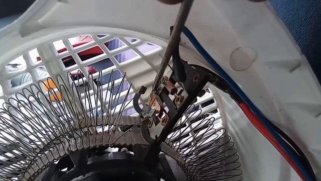 Простой ремонт тепловентилятора. Дует то теплым, то холодным. смотреть онлайн