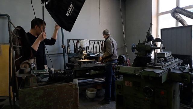 Серия фото про мастера ножей. Разбираем композицию, свет и позирование в портретной фотографии. смотреть онлайн