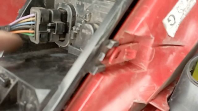 Замена лампочки стопа Рено Клио смотреть онлайн