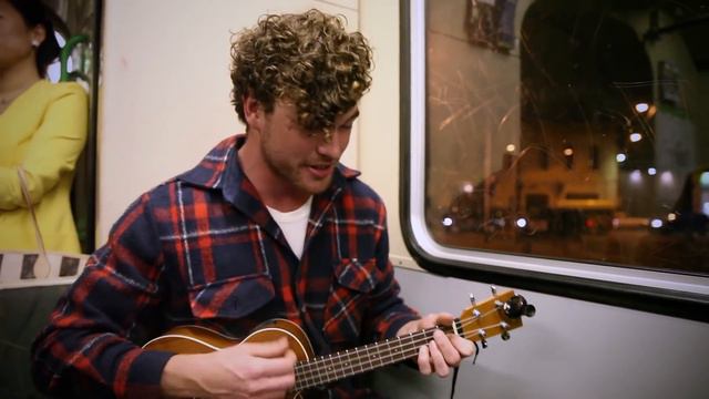 Vance Joy - Riptide | Tram Sessions смотреть онлайн
