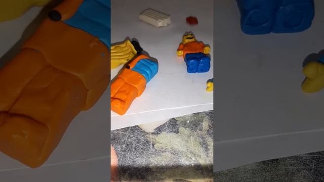 Богдан показывает как лепить лего-строителя из пластилина?♂️ смотреть онлайн