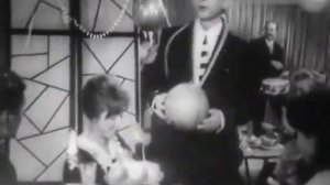 Олег Анофриев "Футбольный мяч" 1962 год