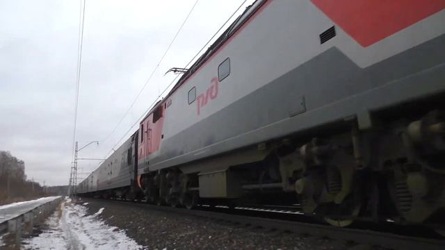 "Старый самарский". ЭП2К-138 с почтово-багажным поездом № 990 и приветливой бригадой смотреть онлайн