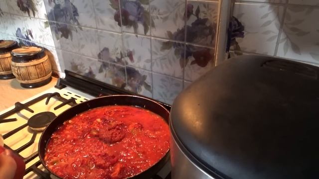 Поздравляем Аню с премьерой. Её первый борщ. Я пеку кексы а Андрей жарит мясо смотреть онлайн