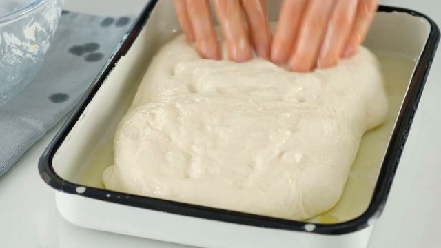 Crispy on the outside and soft on the inside! Big Bubble, Focaccia Bread WITHOUT Kneading! смотреть онлайн