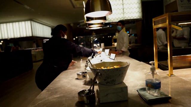 Saffron Restaurant in Atlantis The Palm, Dubai (2021) | 200+ Dishes | Huge continental Buffet смотреть онлайн