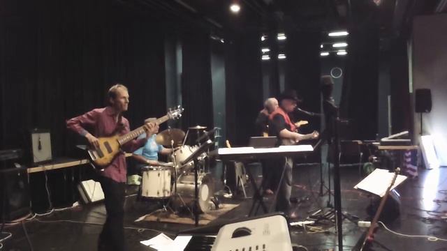 All shook up - California Snakes - RICHARD MEMPHIS смотреть онлайн