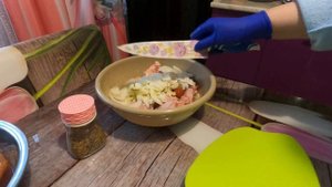 Маринование шашлыка из куриных бедрышек и грудок