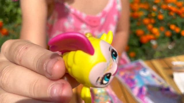 Enchantimals Royal pаспаковка кукол Энчантималс Радужная Рыбка Ради и Фло + Русалка Маура и Глайд смотреть онлайн