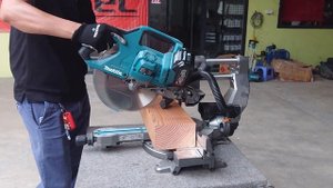 LS002G Makita XGT 40V Max Compound Miter Saw