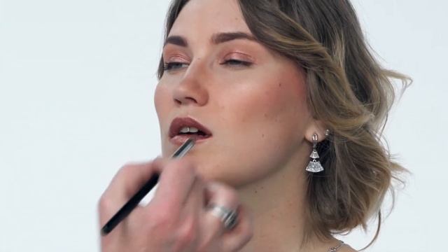 Обучающий ролик: кисть для губ/глаз Tip&Blend смотреть онлайн