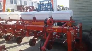 Культиватор междурядный КРНВ-5,6 с подкормкой и без, а также система внесения жидких удобрений.