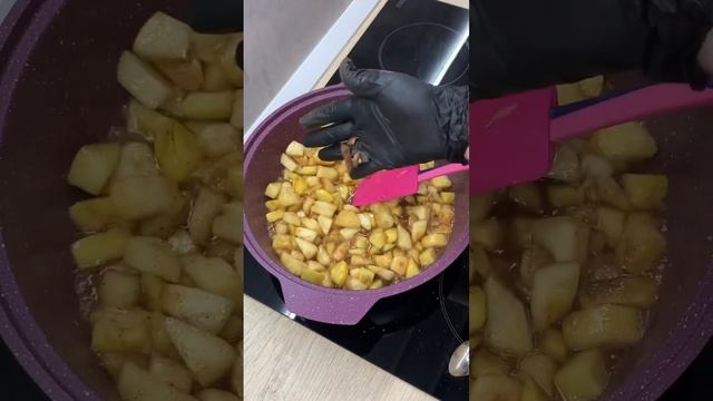 Пряная новогодняя #шарлотка #шарлоткарецепт #шарлоткасяблоками #пирогшарлотка #рецепт