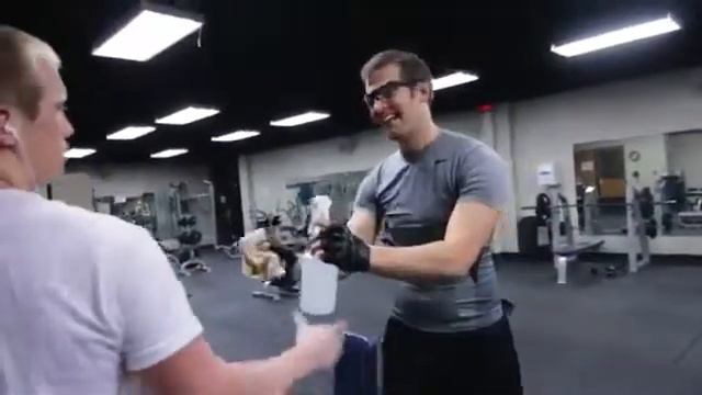 Персоны, которых не хочется видеть в тренажерном зале. смотреть онлайн