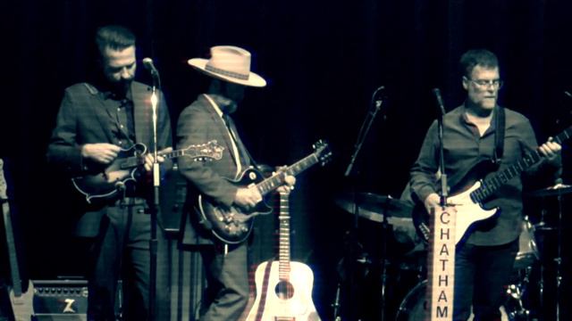 Chatham County Line (feat. Johnny Irion) : Things We Do For Love : Electric Holiday Tour 2019 смотреть онлайн