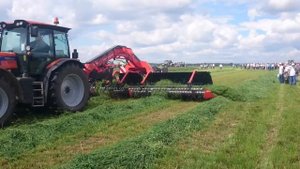 Валкообразователь с ленточной передачей сена MERGE MAXX 902